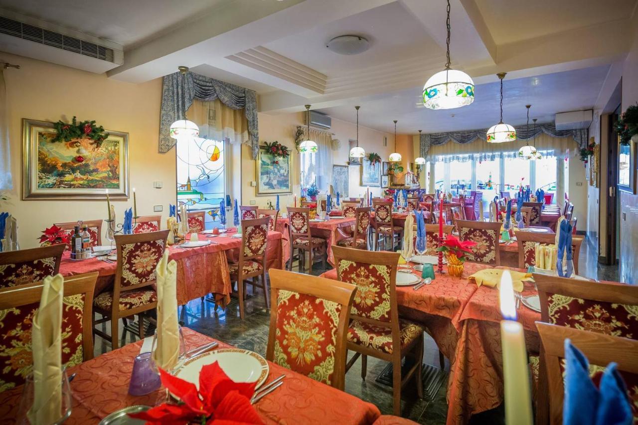 קאורלה Albergo Ristorante Fabrizio מראה חיצוני תמונה
