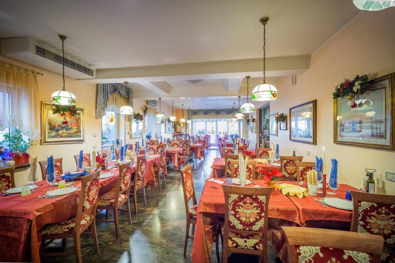 קאורלה Albergo Ristorante Fabrizio מראה חיצוני תמונה